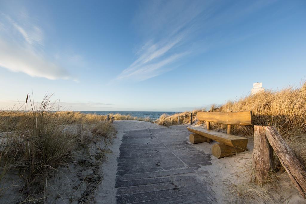 Strandhotel Duenenmeer - Adults Only Dierhagen Luaran gambar