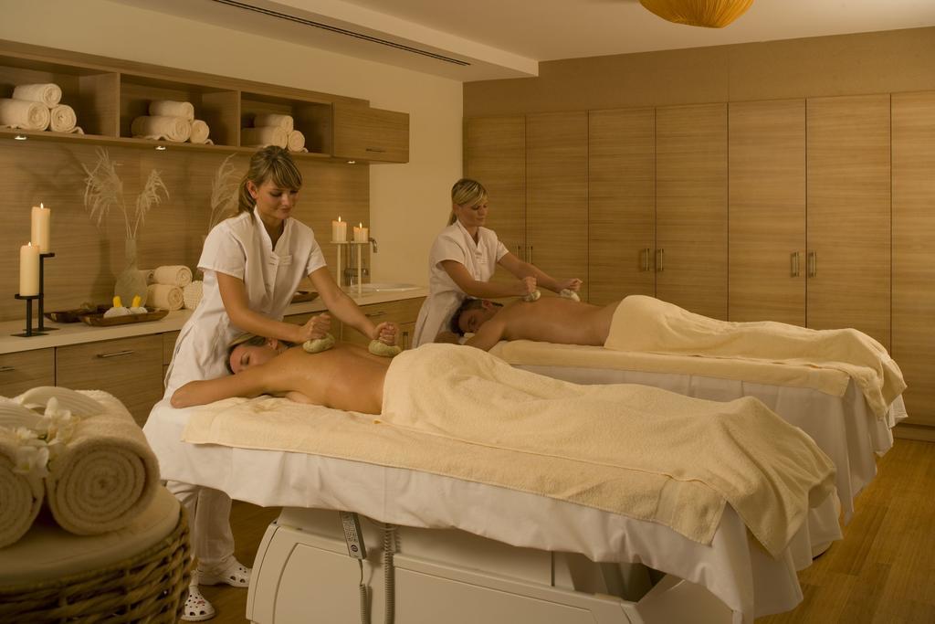 Strandhotel Duenenmeer - Adults Only Dierhagen Luaran gambar